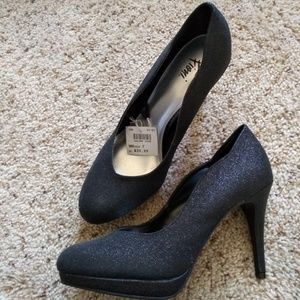 Brand new scalloped black heels